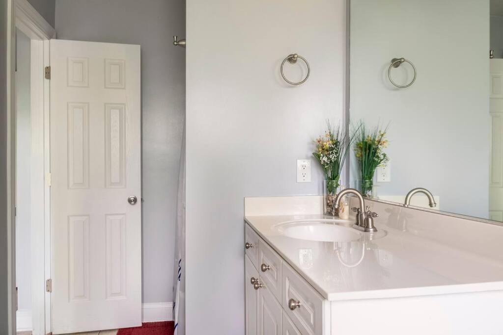 Private Room Balcony And Bathroom In Charleston Buitenkant foto
